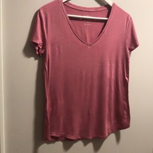 American Eagle seriously soft v-neck short sleeve top. Mauve.